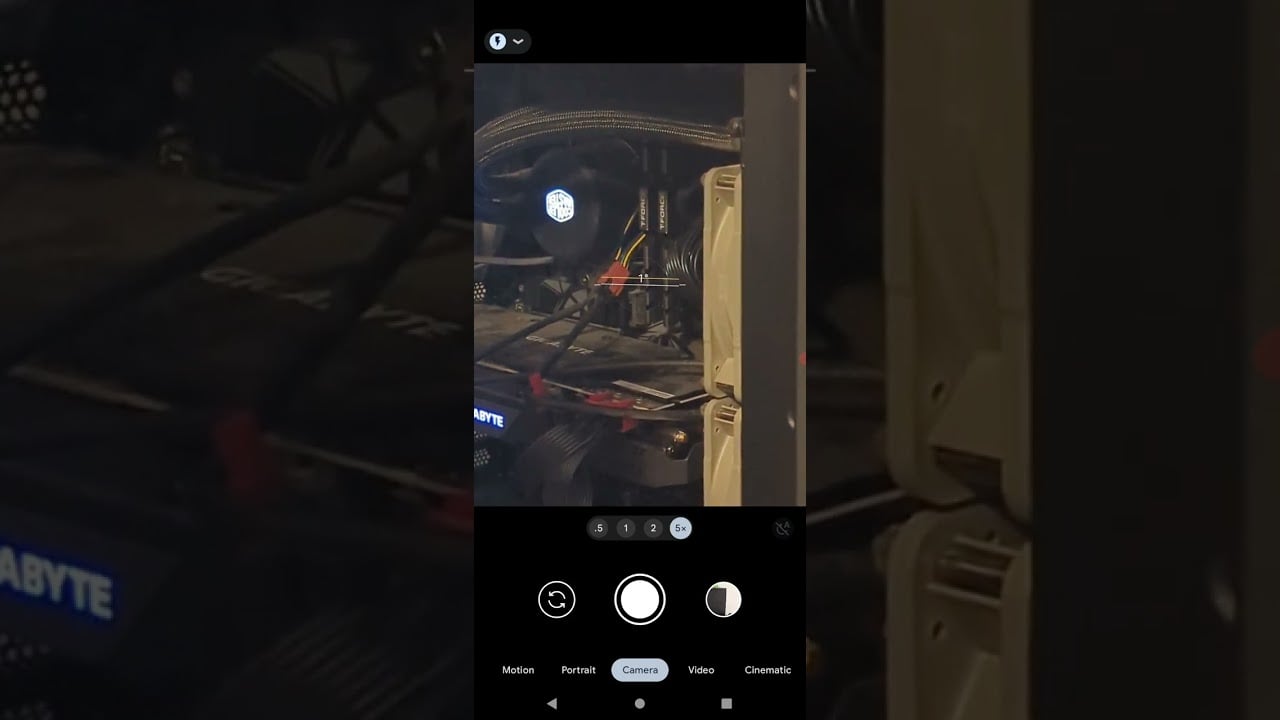 Google Pixel 7 Pro incapable of photographing the interior of a computer