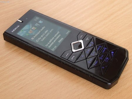 OLED Nokia 7900 Prism (Foto: Divulgação)