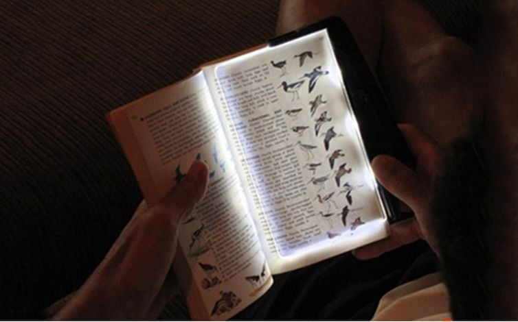 Pageglow - uma "lâmpada" portátil para seus livros PageGlow