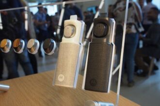 motorola moto hint