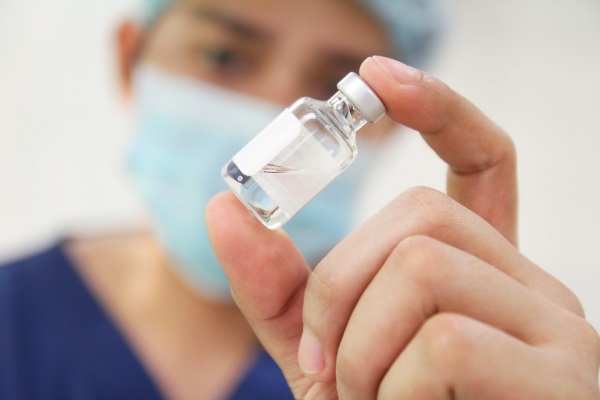 Pesquisadores estão no caminho certo para descobrir uma "vacina universal" contra o câncer. (Foto: Divulgação/Ultra Curioso)