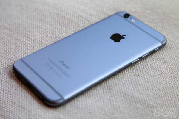 Apple: Companhia não irá mais disponibilizar as versões 9.3.5 e 10.0.1 do iOS A Apple não está mais disponibilizando os firmwares das versões anteriores à 10.0.2 do iOS. (Foto: Divulgação/BGR)