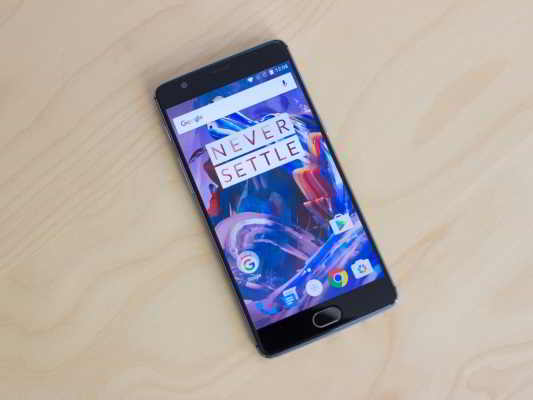 OnePlus 3 ganhará uma nova versão com mais processador e bateria O OnePlus 3 pode deixar de ser produzido para dar espaço ao OnePlus 3s. (Foto: Divulgação/Askmen)