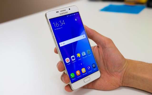 Samsung Galaxy A7 (2017): Dispositivo passa por certificação que reforça seu lançamento O Galaxy A7 2017 deverá chegar com certificação IP68. (Foto: Divulgação/Android Authority)