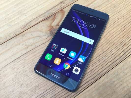 Huawei Honor 8: Dispositivo começa a receber a versão beta do Android 7.0 Nougat O Honor 8 está recebendo a versão beta do Android Nougat. (Foto: Divulgação)