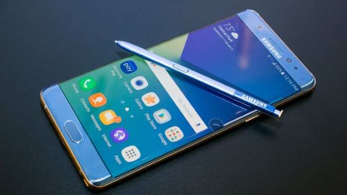 Galaxy Note 7: Samsung é processada por casal que precisou descartar o dispositivo Um casal entrou com um processo contra a Samsung após ter que descartar seus dispositivos Galaxy Note 7 e não serem ressarcidos. (Foto: Divulgação/Cnet)
