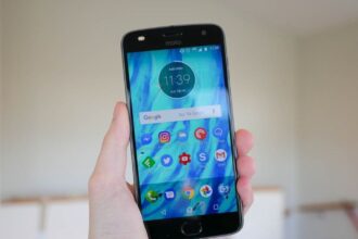 moto z2 play android oreo