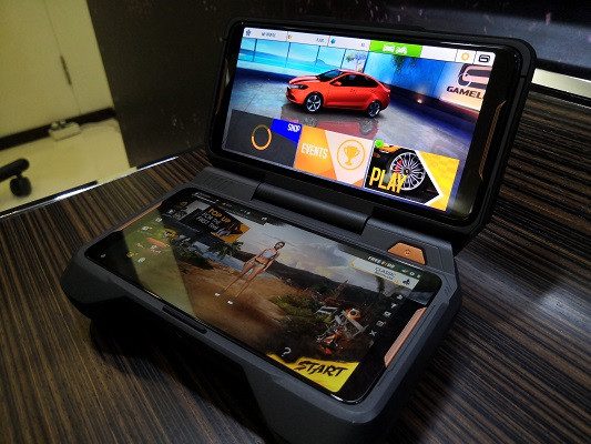 ASUS ROG Phone é oficializado com Snapdragon 845 e 8 GB de RAM rog phone twinview dock