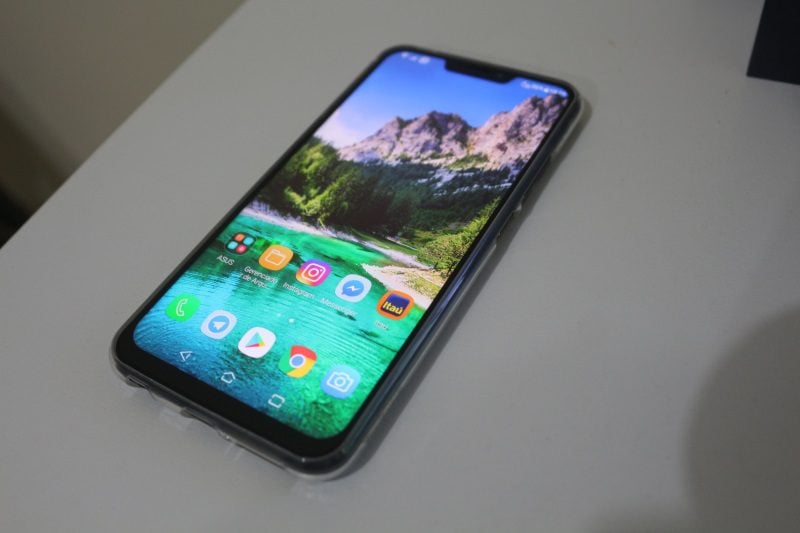 Zenfone 5 - Frontal com capinha Zenfone 5 - Frontal com capinha