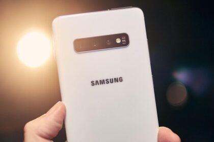 galaxy s10 plus ganha atualizacao com configuracao do botao bixby
