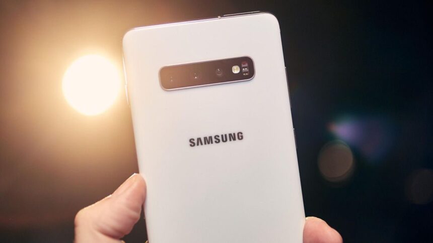 galaxy s10 plus ganha atualizacao com configuracao do botao bixby