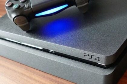 conan exiles e the surge estao gratuitos em abril para assinantes ps plus