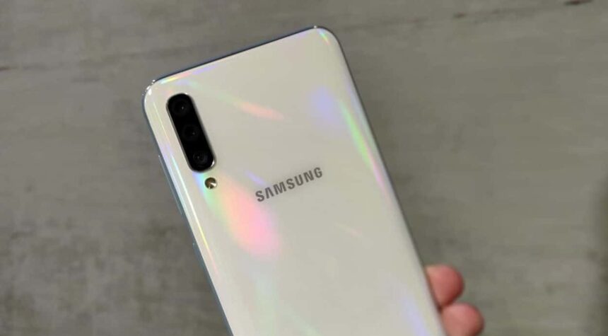 samsung galaxy a30 recebe atualizacao de seguranca de abril 2019