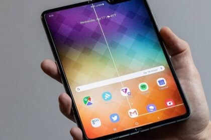 samsung galaxy fold aberto