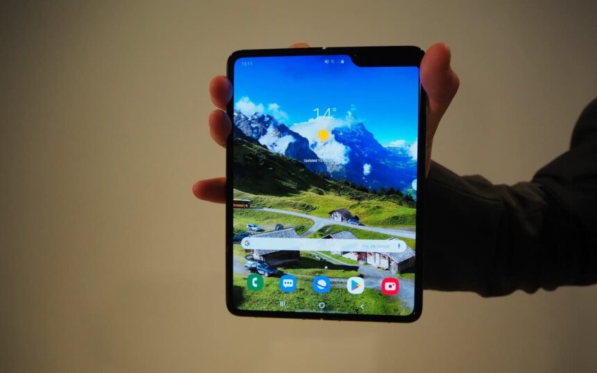 samsung galaxy fold hands on brasil