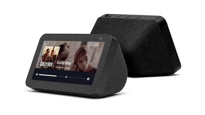 Amazon Echo Show 5 na cor preto.