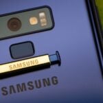 Imagem da parte traseira do Galaxy Note 9 com a S Pen.