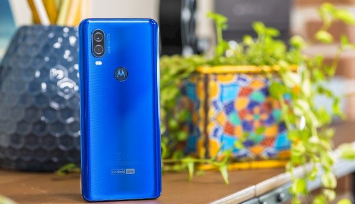 Motorola One Pro: Rumor indica desenvolvimento do aparelho Motorola One Vision na cor azul.
