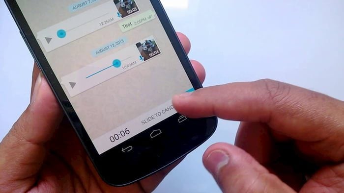WhatsApp agora permite reprodução contínua de mensagens de voz Novo recurso de reprodução de mensagens de voz contínuo do WhatsApp.