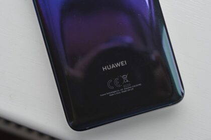 apps do facebook nao serao mais pre instalados em smartphones huawei