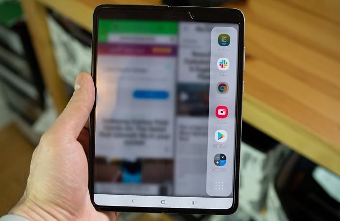 Galaxy Fold - Samsung nega rumores sobre lançamento em julho Galaxy Fold não será lançado em julho pela Samsung.