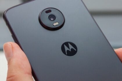 Motorola Moto Z4 não ganhará novas variantes em 2019.