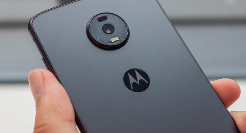 Motorola Moto Z4 não ganhará novas variantes em 2019.