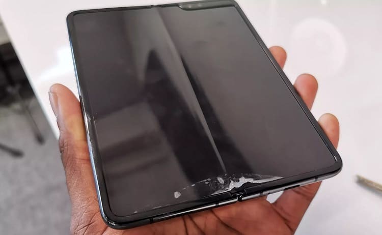 Galaxy Fold pode estar pronto para ser lançado oficialmente Galaxy Fold com tela danificada.