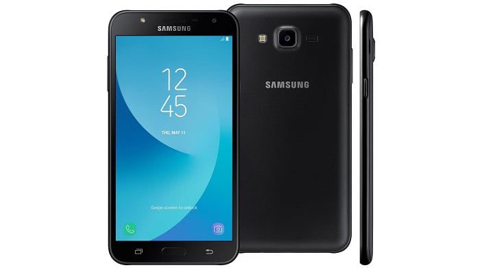 Galaxy J7 Neo começa a receber atualização para o Android 9 Pie Galaxy J7 Neo na cor preto.