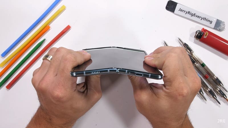 Galaxy Fold passa por teste de resistência e mostra que ainda é frágil Fold teste de curvatura.