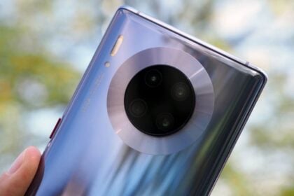 Huawei Mate 30 Pro prateado.