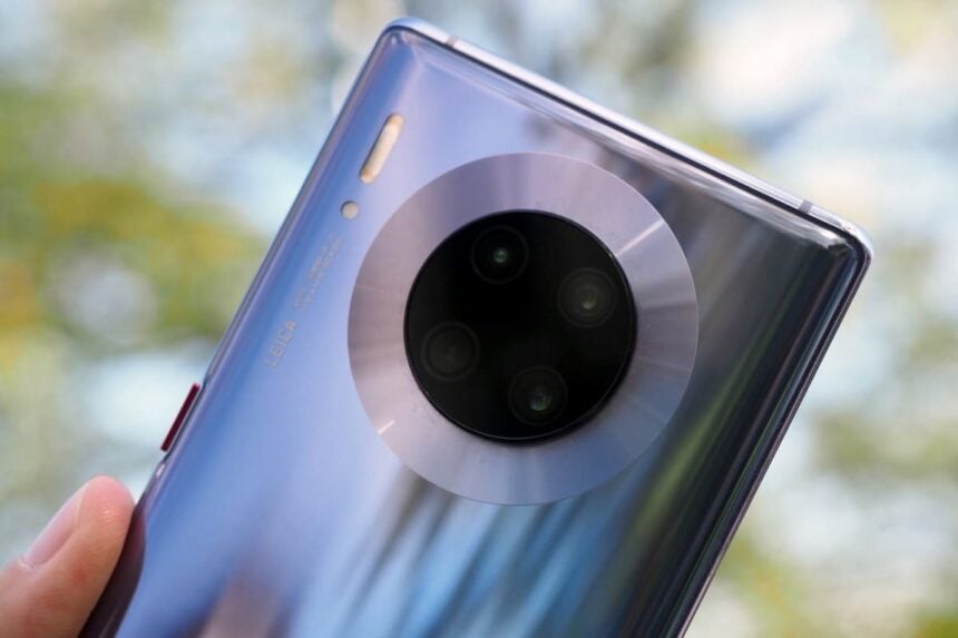 Huawei Mate 30 Pro prateado.