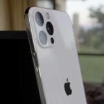 iPhone na diagonal.