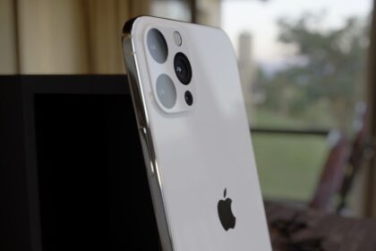 iPhone na diagonal.