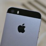iPhone 5 prateado.