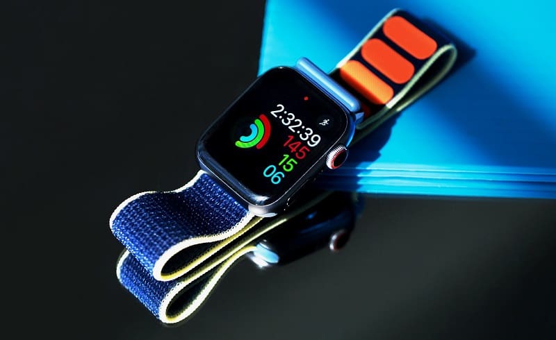 iPhone 12 pode ter tela LTPO com recurso Always on Display nativo Apple Watch Series 5 colorido.