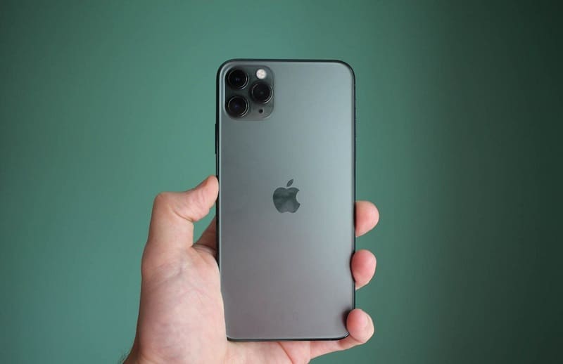 iPhone 11 Pro Max prata.