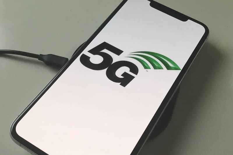 iPhone 12 pode chegar com A14 Bionic e modem Qualcomm X55 5G Apple iPhone com logo 5G na tela.
