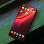 Redmi K20 Pro com a tela ligada.