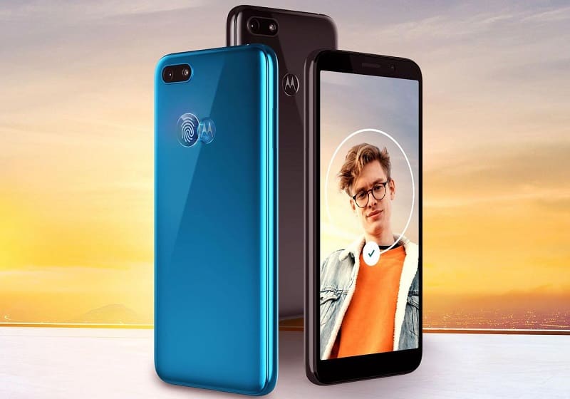 Motorola Moto E6 Play azul e cinza.
