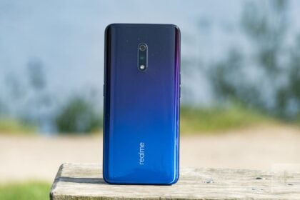 Realme X na cor azul.