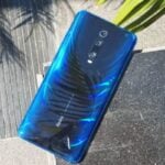 Redmi K30 com 5G e câmera frontal dupla.