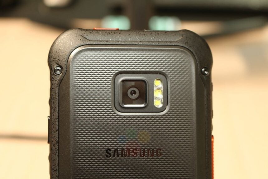Parte superior traseira do Samsung Galaxy XCover FieldPro.