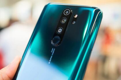 Redmi Note 8 Pro na cor verde, foto focando as câmeras traseiras.