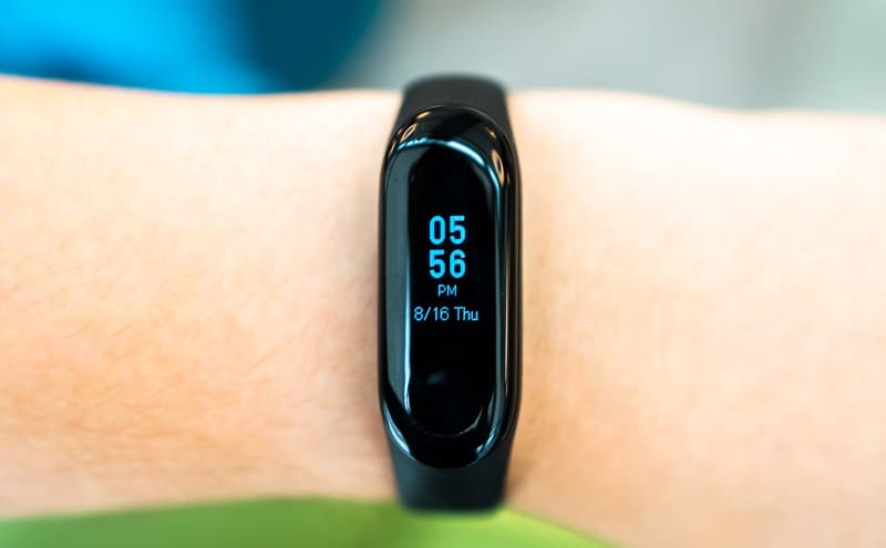 Xiaomi Mi Band 4 recebe update com mais opções para o tempo de tela Xiaomi Mi Band 4 preta.