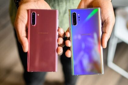 Galaxy Note 10 e Note 10+ lado a lado.