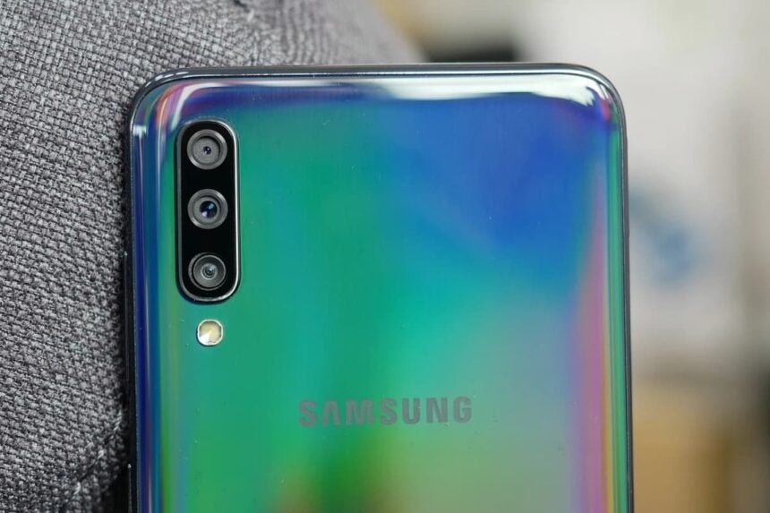 Parte traseira do Galaxy A70.