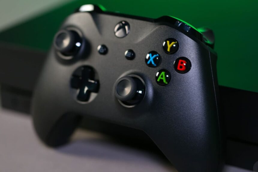 Controle preto do Xbox One.