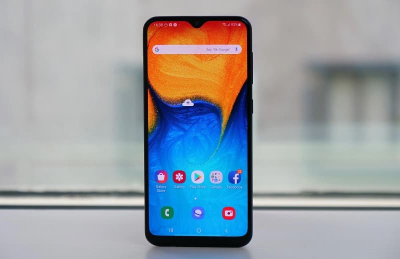 Galaxy A10s, A20 e J7 Prime 2 recebem patch de segurança de novembro Samsung libera update de novembro para o Galaxy A10s, A20 e J7 Prime. Na imagem, Galaxy A20 com a tela ligada.
