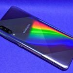 Foto do Samsung Galaxy A50s na cor azul.